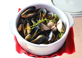 ムール貝とアサリの白ワイン蒸し